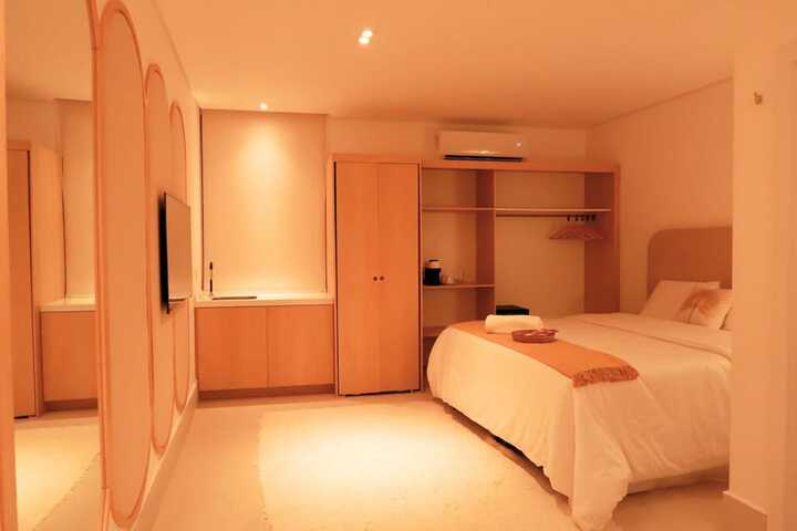 Room 25 of 53