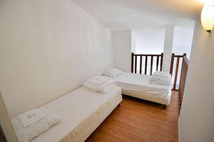 Room 13 of 87