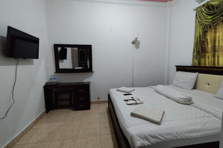 Room 13 of 17