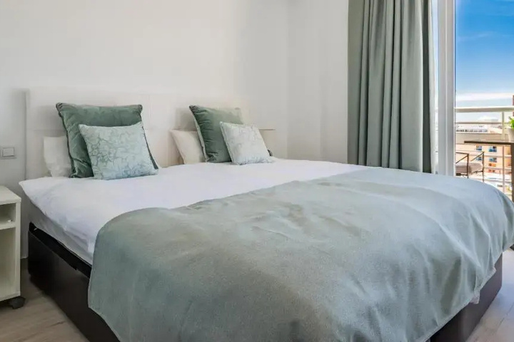 Room 6 of 15