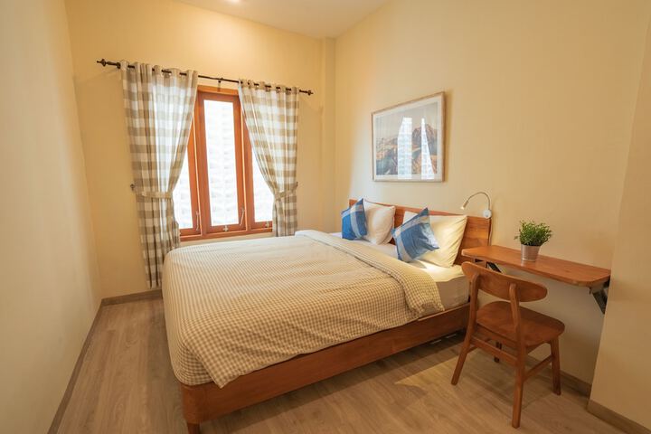 Room 5 of 17