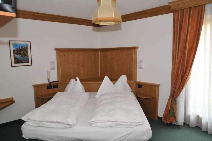 Room 9 of 30