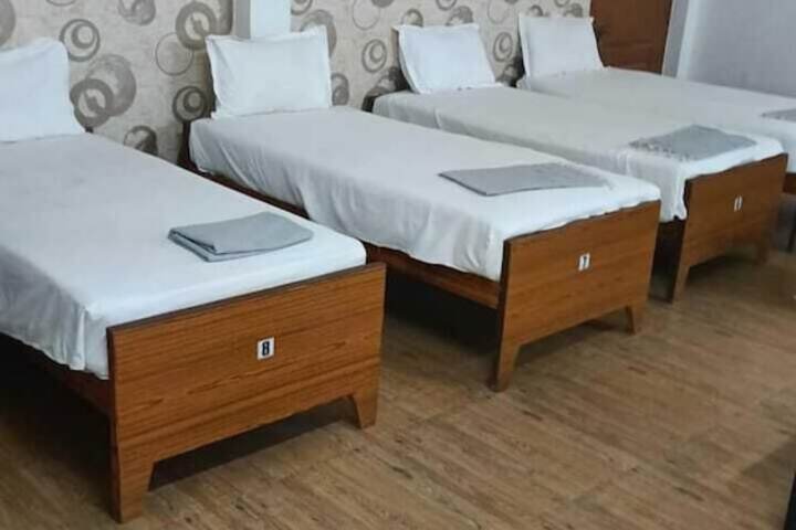 Room 32 of 63