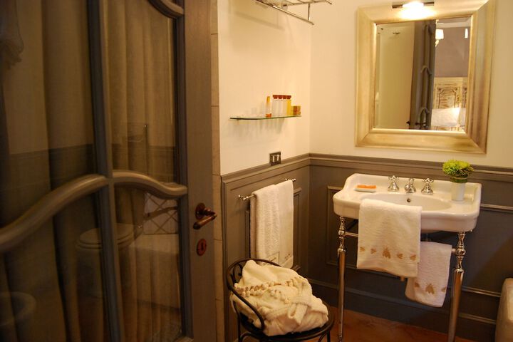 Room 17 of 41