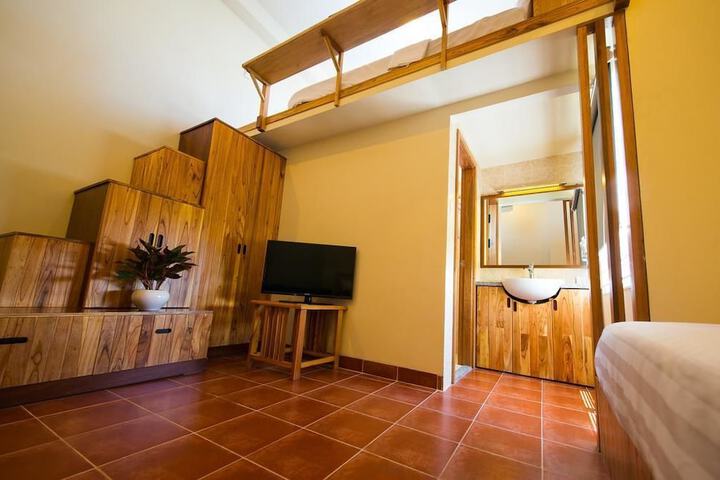 Room 15 of 32