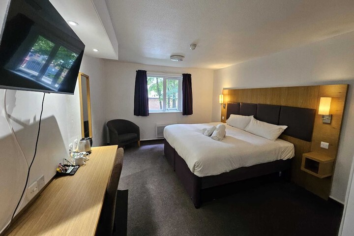 Room 2 of 18