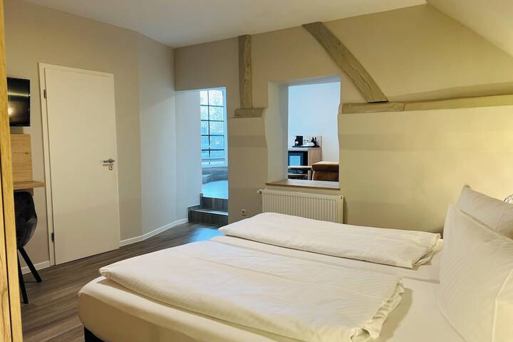 Room 8 of 27