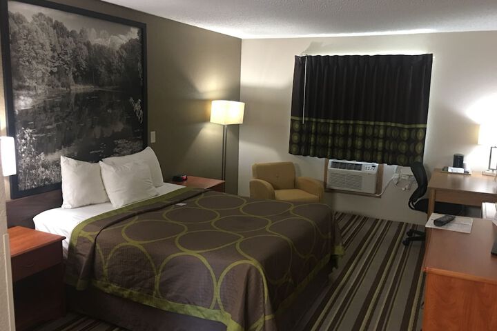 1 Queen Bed (18 of 23)