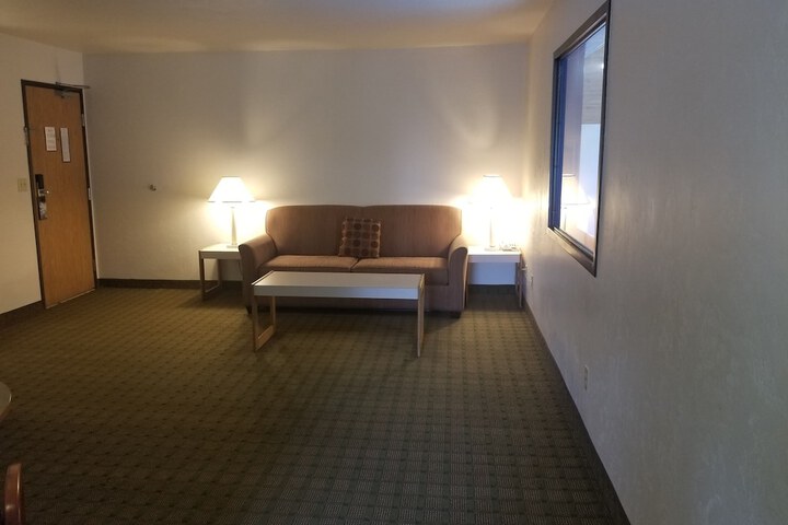 Room 6 of 42