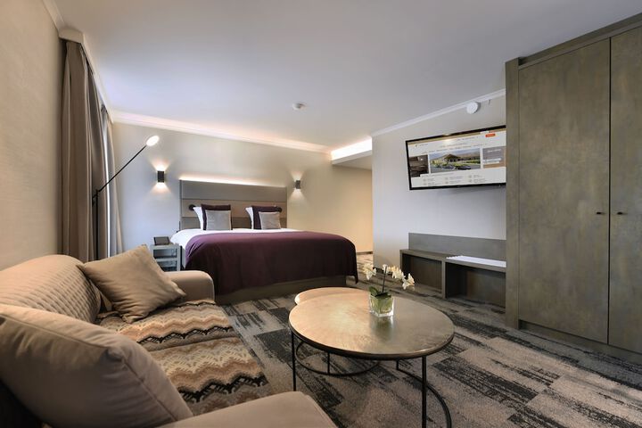 Room 27 of 70