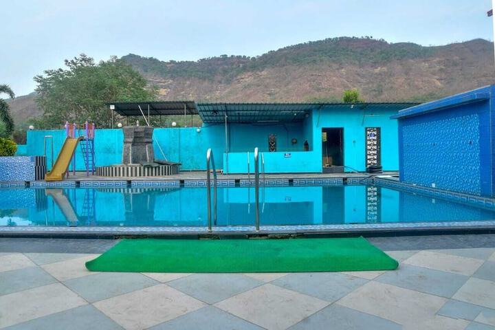 Pool 13 of 40