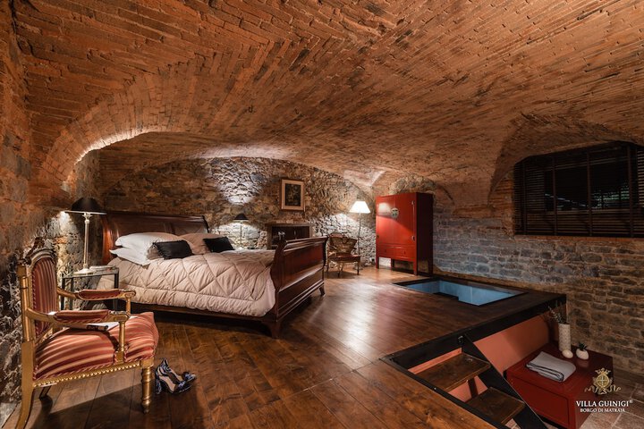 Room 5 of 132