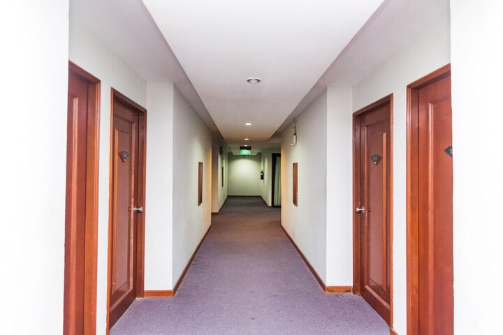Ballroom/Hall 40 of 50