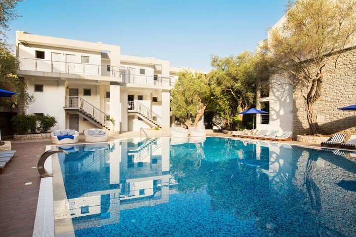 Pool Hotel