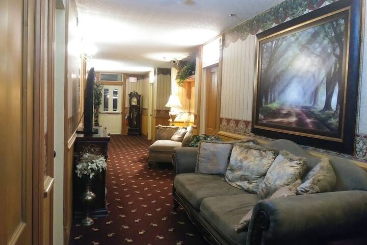 Ballroom/Hall 58 of 60