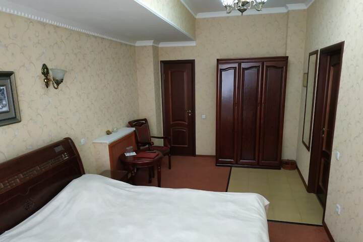 Room 8 of 41