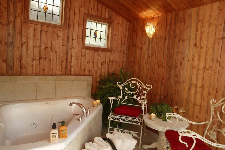 Hot Tub 34 of 39