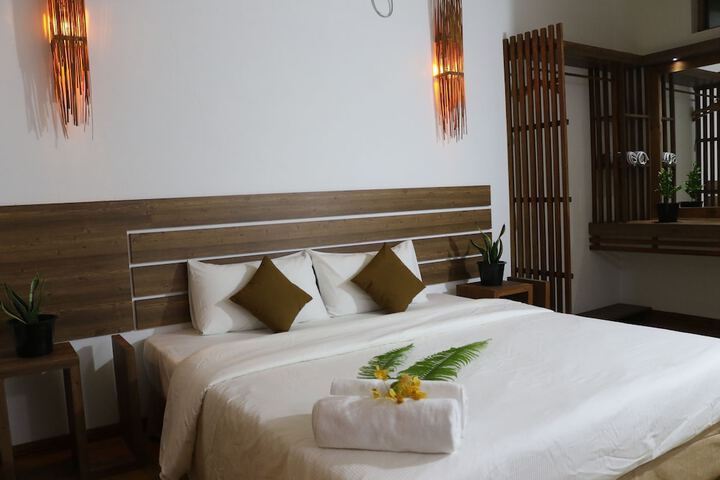 Room 4 of 10