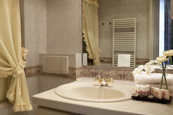 Clean Restrooms