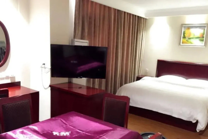 Room 3 of 10