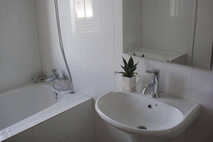 Room 10 of 24