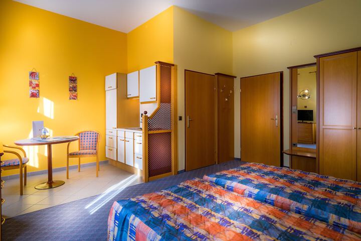 Room 3 of 10