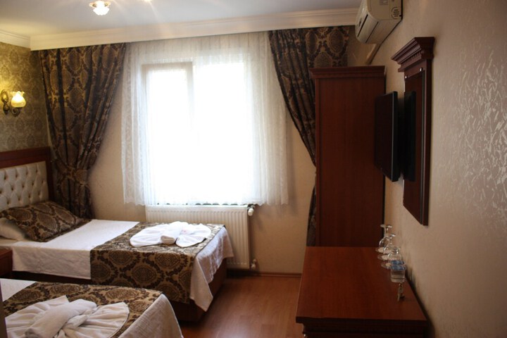 Room 15 of 34