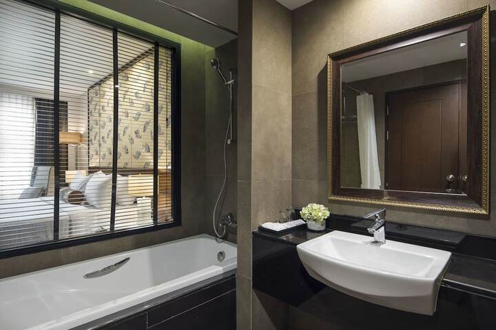 Room 21 of 37