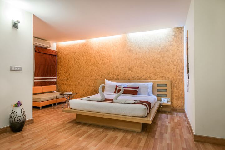 Room 6 of 32
