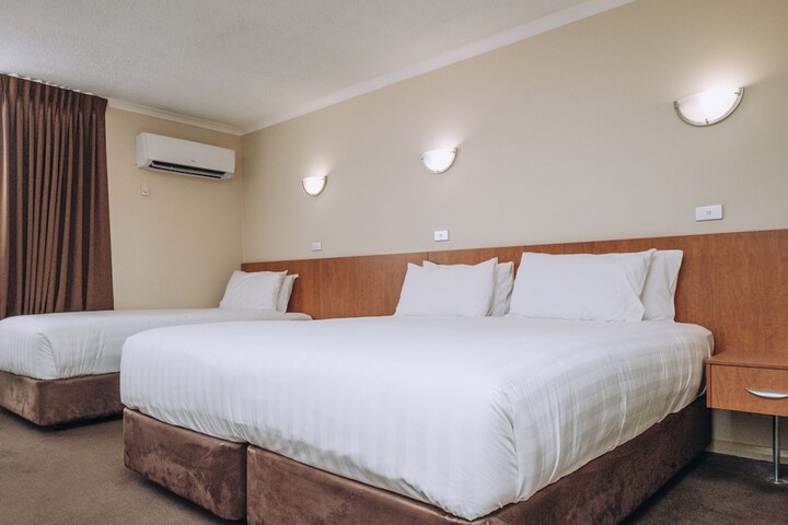 Room 14 of 77