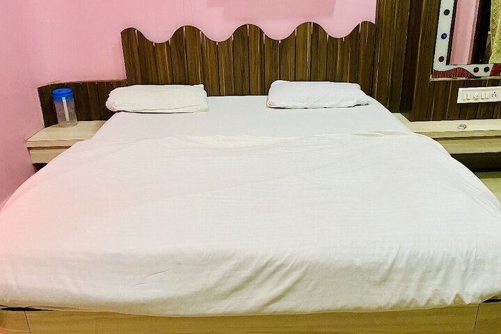 Room 4 of 32