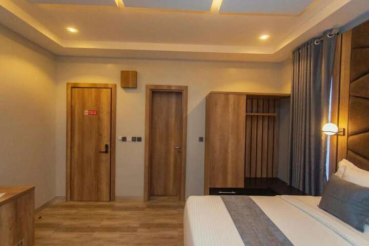 Room 12 of 34