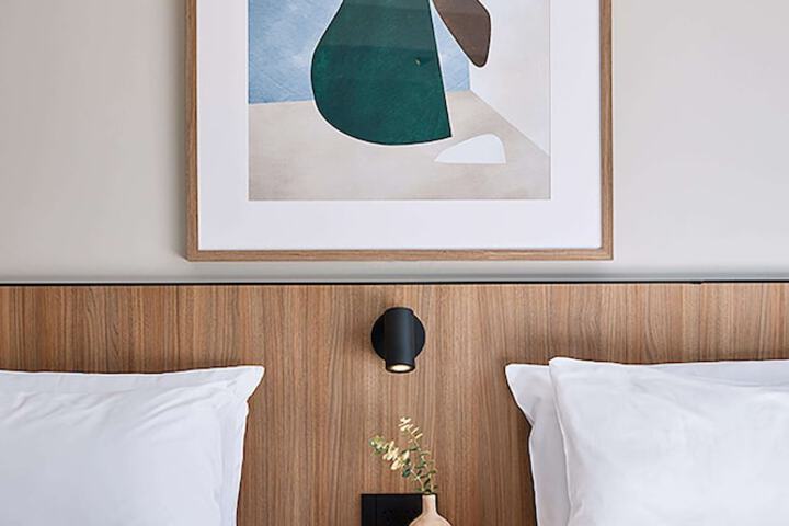 Room 17 of 27