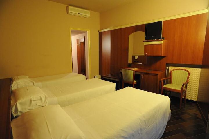 Room 12 of 22