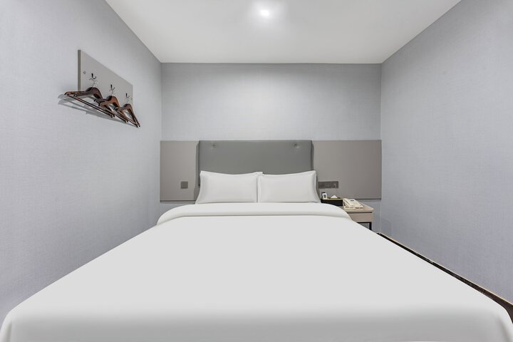 Room 8 of 44
