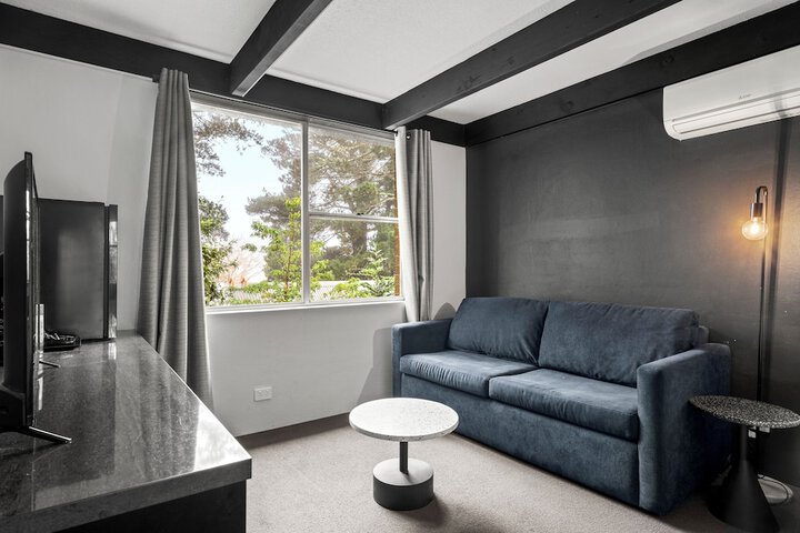 Room 4 of 43