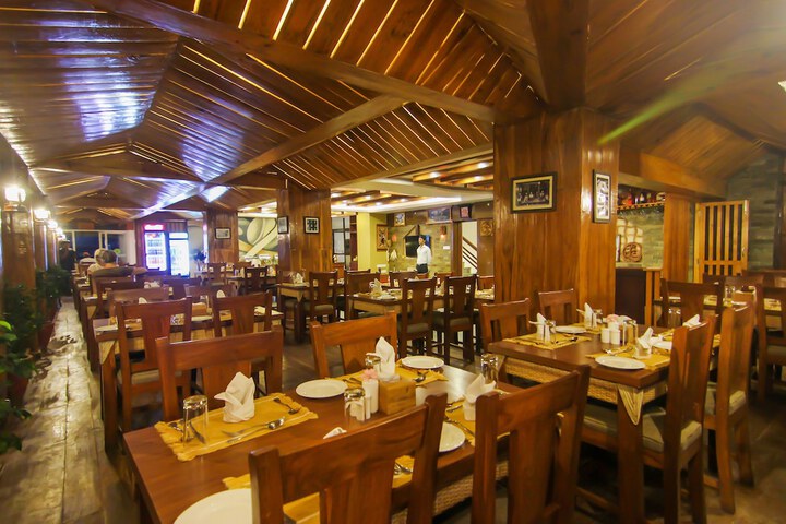 Dining 46 of 63