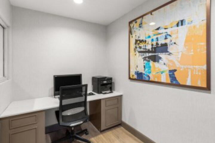 Business Center 38 of 41