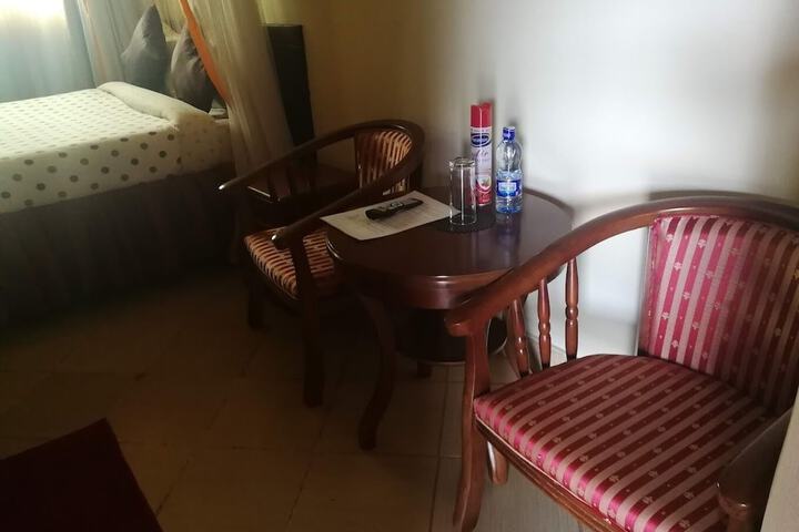 Room 10 of 50