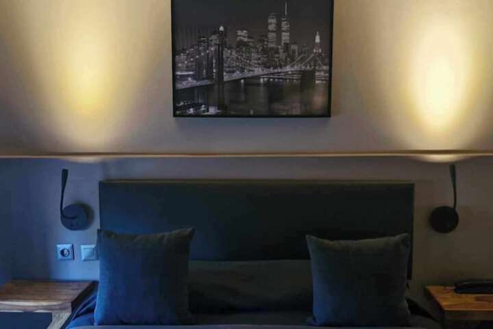 Room 93 of 143