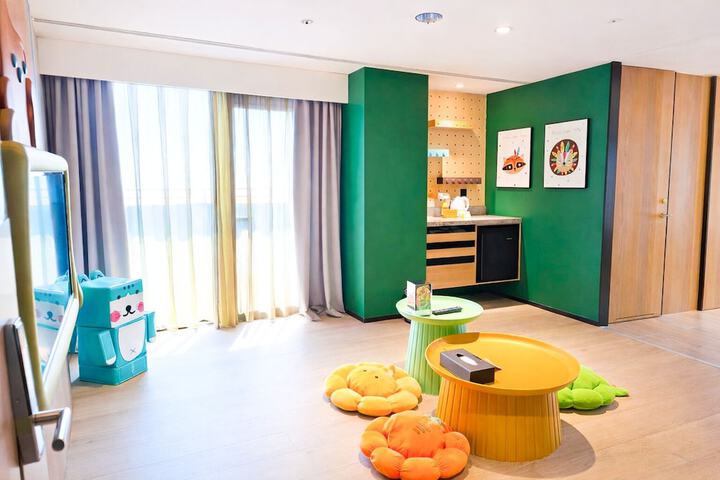 Room 34 of 104