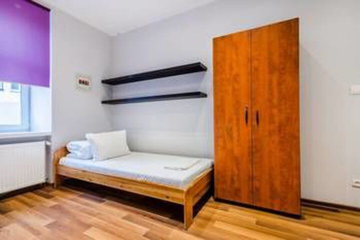 Room 5 of 16