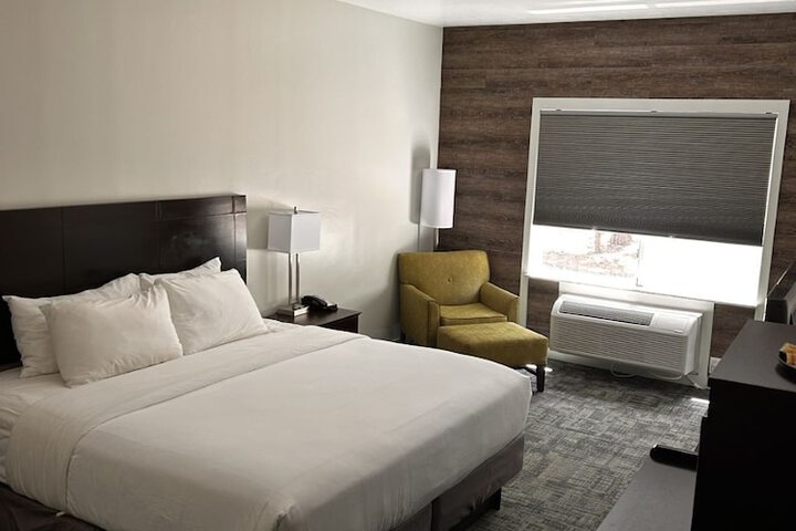 Room 26 of 38