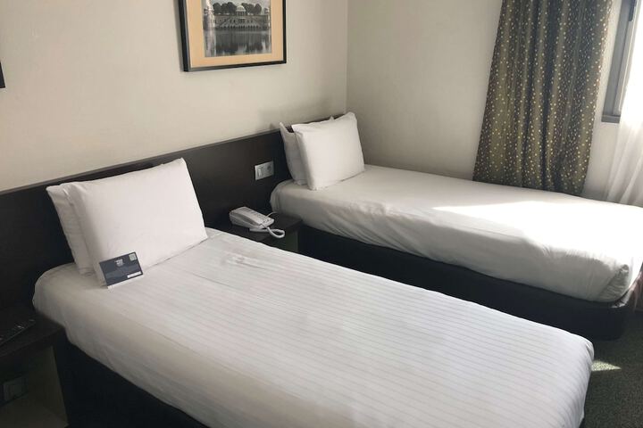 Room 35 of 62