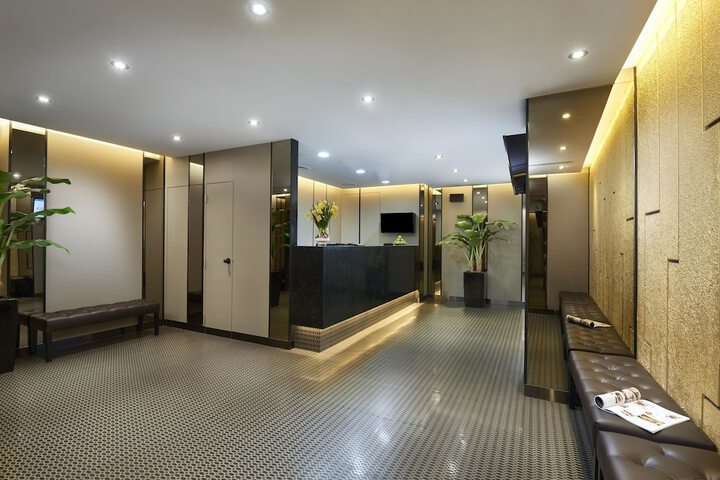Entrance & Lobby