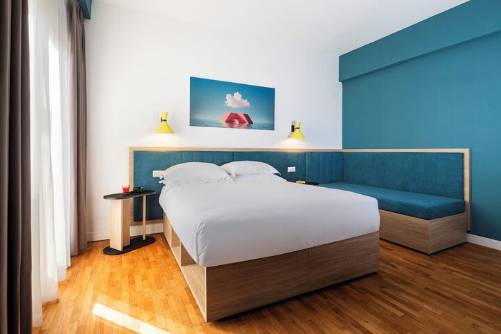 Room 18 of 35