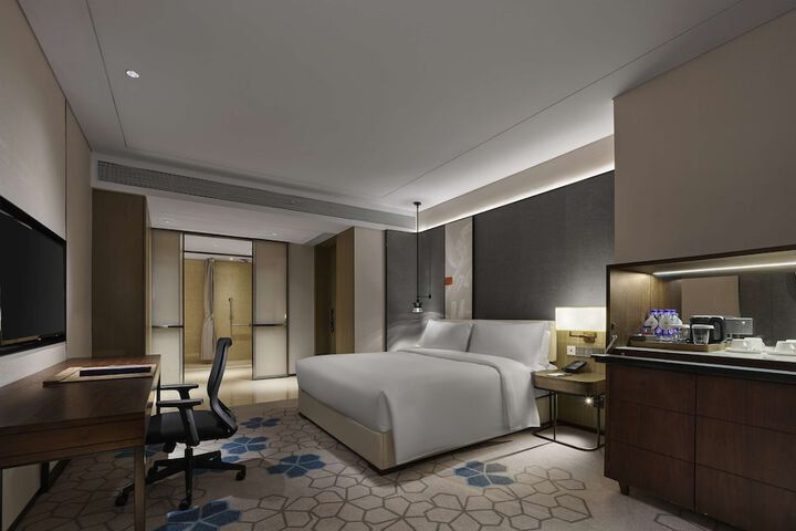 Room 33 of 51