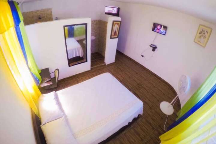 Room 4 of 7
