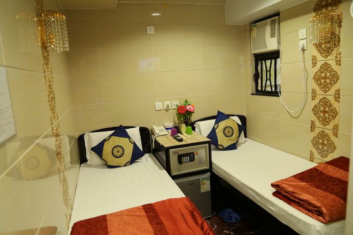 Room 27 of 42