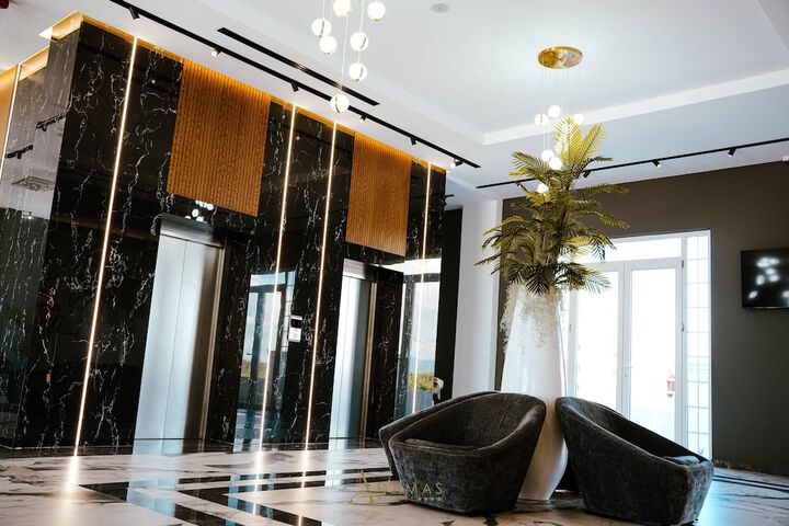 Hotel Interior 4 of 148